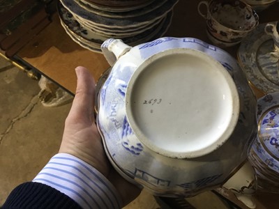 Lot 278 - Lot Victorian dinnerware and Regency blue and white teaware