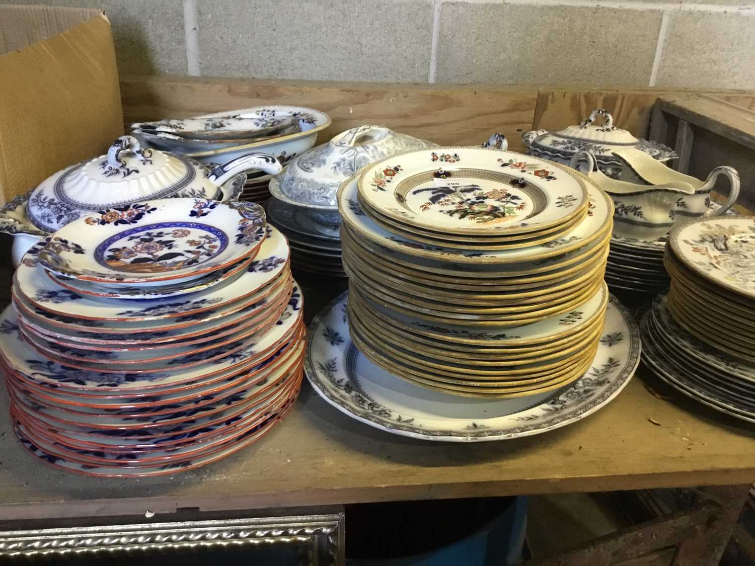 Lot 280 Lot Victorian dinnerware