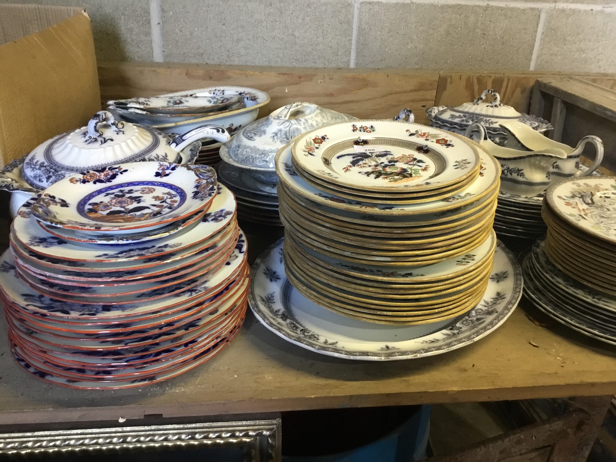 Lot 280 Lot Victorian dinnerware