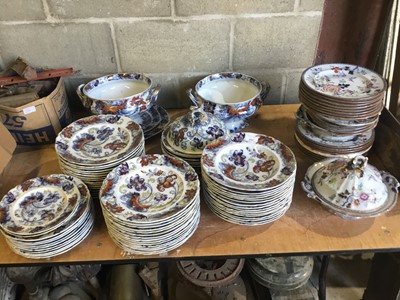 Lot 283 - Lot Victorian china dinnerware