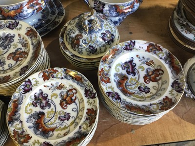 Lot 283 - Lot Victorian china dinnerware