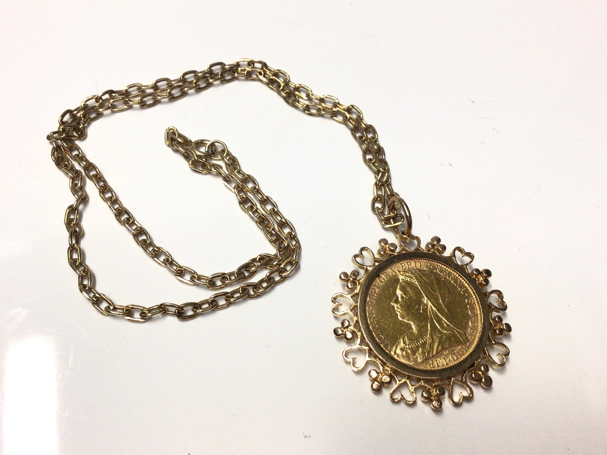 Lot 14 - Victorian gold sovereign in 9ct gold pendant