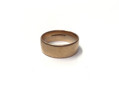 Lot 16 - 9ct gold wedding ring
