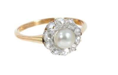 Lot 419 - Antique cultured pearl and diamond cluster ring