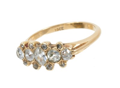 Lot 421 - Victorian diamond five stone ring