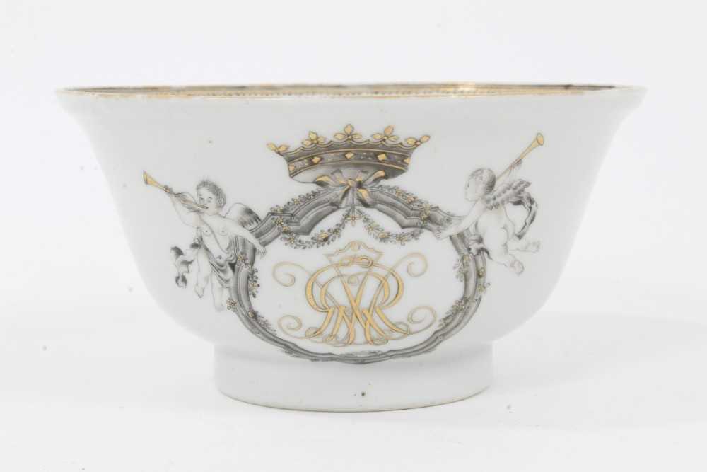 Lot 48 - 18th century Chinese export en grisaille bowl