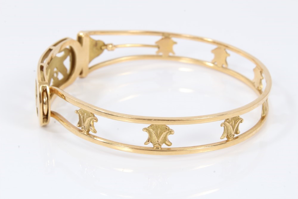 Lot 528 Egyptian gold bangle, tests as approximately