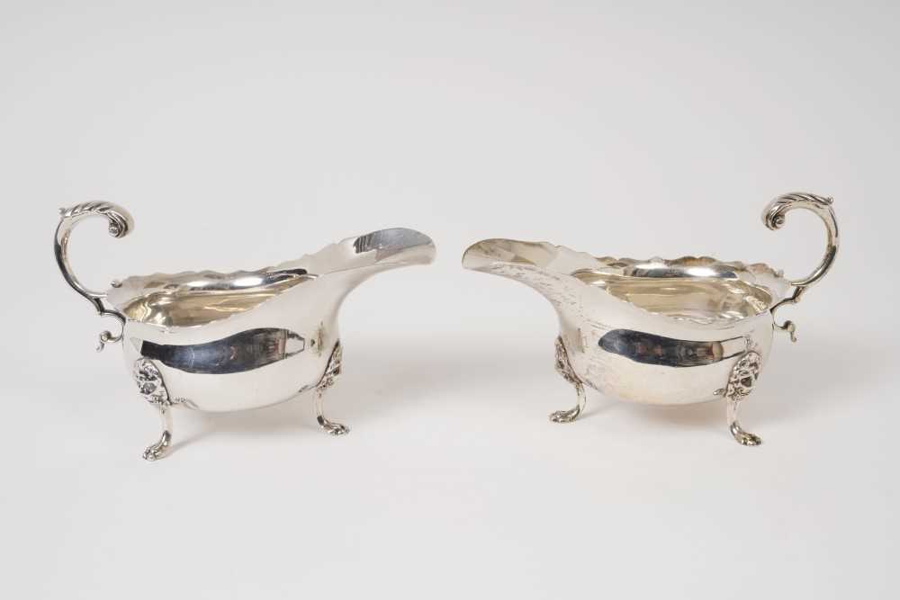 Lot 232 - Pair Edwardian silver sauce boats of conventional form, on lion mask paw feet