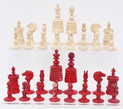 Lot 721 - 19th century carved and red stained bone chess set, the queen 9cm high