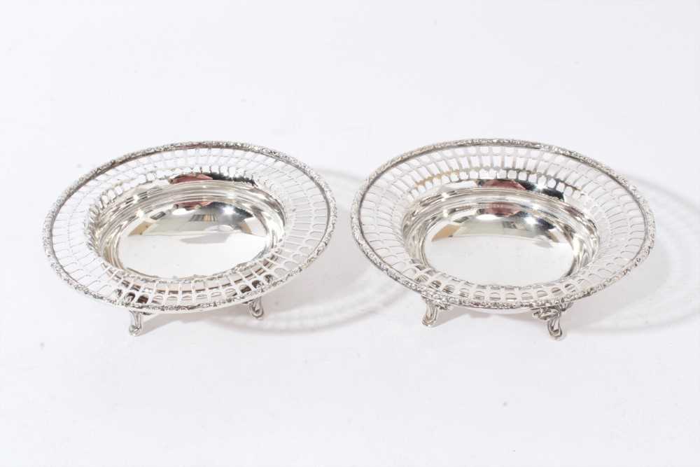 Lot 235 - Pair of 1930s silver bon-bon dishes, with pierced flared borders, on four decorative feet