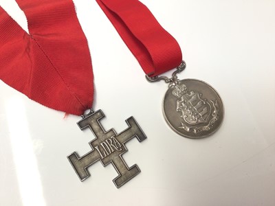 Lot 45 - Cinque Ports silver medallion and a silver Masonic cross jewel (2)