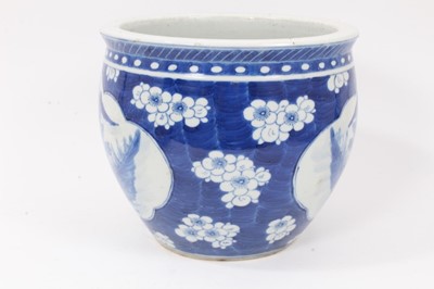 Lot 92 - A Chinese blue and white jardinière