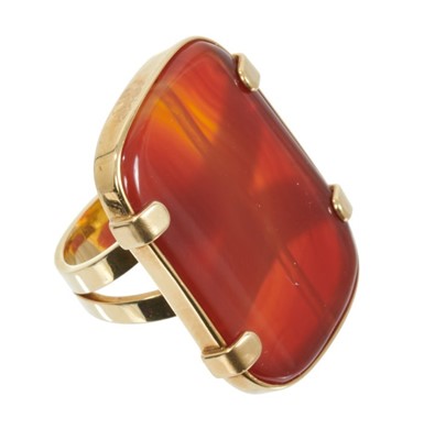 Lot 502 - Carnelian and gold dress ring with a large carnelian measuring approximately 34mm x 25mm in 18ct yellow gold setting. Finger size approximately M.