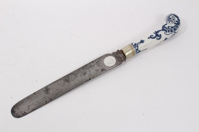 Lot 105 - A table knife, with Bow blue and white handle, circa 1755