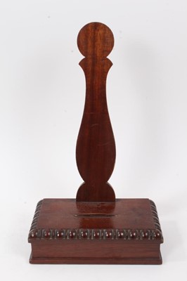 Lot 855 - A William IV mahogany salver stand