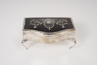 Lot 371 - A silver and tortoiseshell topped jewellery box