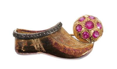Lot 476 - Gold novelty brooch in the form of a Greek evzone shoe, marked K18, approximately 38mm.