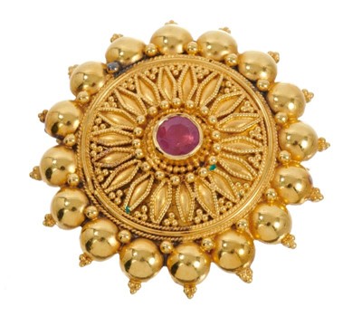 Lot 521 - Indian gold starburst brooch with central ruby, stamped K22, approximately 31mm.