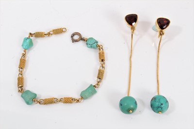 Lot 514 - Turquoise bracelet and earrings