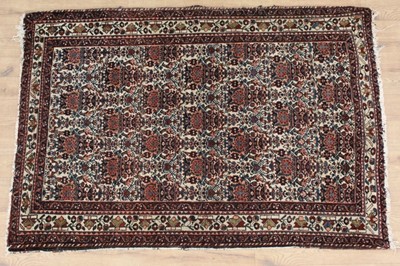 Lot 1535 - Good quality Persian rug