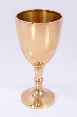 Lot 532 - 9ct gold communion cup