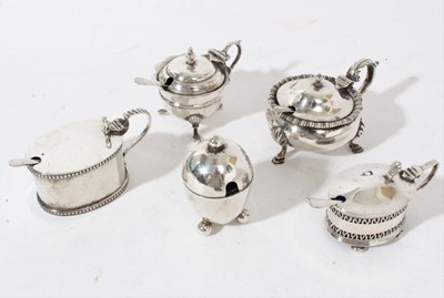 Lot 374 - Late Victorian silver mustard pot and four other early 20th century silver mustard pots -all with glass liners, 12ozs