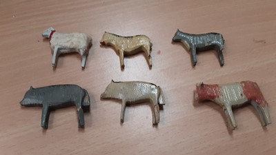Lot 498 - Vintage Noah's Ark with assorted painted animals, pair of early 20th century bisque headed miniature dolls, painted metal animals and chess pieces