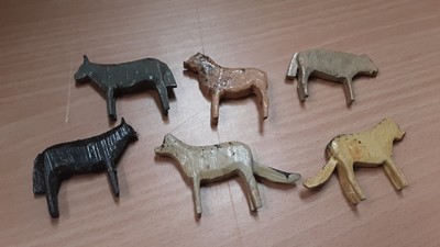 Lot 498 - Vintage Noah's Ark with assorted painted animals, pair of early 20th century bisque headed miniature dolls, painted metal animals and chess pieces