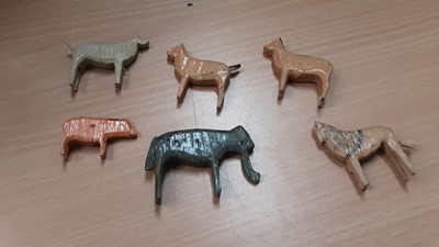 Lot 498 - Vintage Noah's Ark with assorted painted animals, pair of early 20th century bisque headed miniature dolls, painted metal animals and chess pieces
