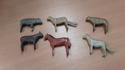 Lot 498 - Vintage Noah's Ark with assorted painted animals, pair of early 20th century bisque headed miniature dolls, painted metal animals and chess pieces