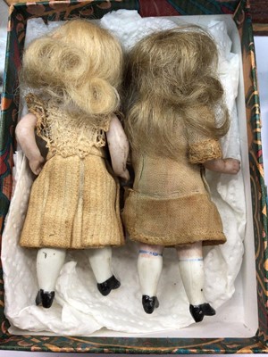 Lot 498 - Vintage Noah's Ark with assorted painted animals, pair of early 20th century bisque headed miniature dolls, painted metal animals and chess pieces
