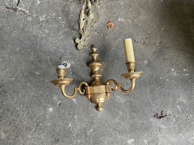 Lot 362 - Box of brass wall lights