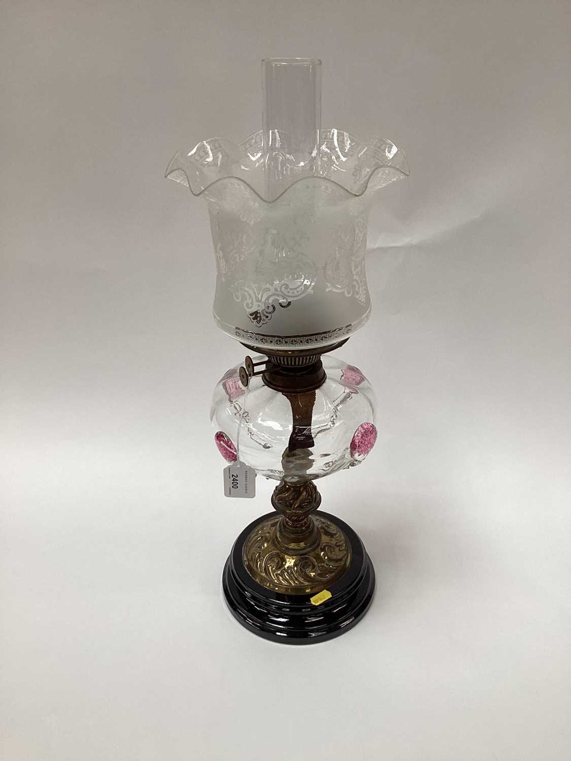 Lot 2402 - Victorian oil lamp