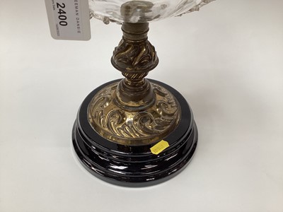 Lot 2402 - Victorian oil lamp