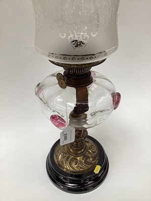 Lot 2402 - Victorian oil lamp