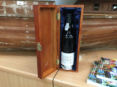 Lot 473 - Taylor's 1995 bottle of port in box