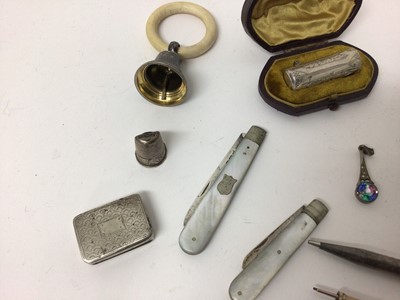 Lot 218 - Miscellaneous group of silver items to include a Victorian silver scent bottle in fitted leather box etc