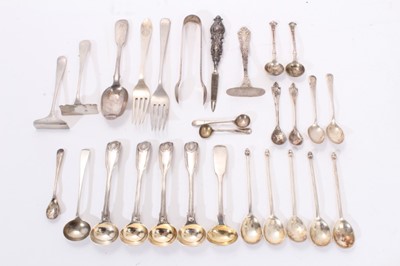 Lot 321 - of miscellaneous silver, including set of four trencher salt spoons and other items..