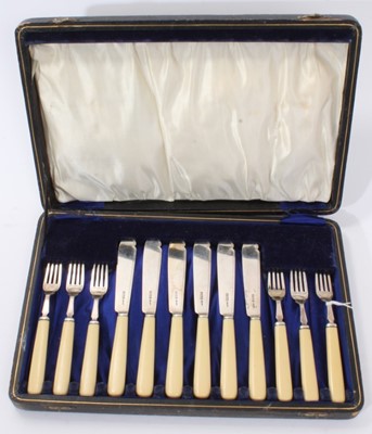 Lot 322 - 1930s set of six pairs of silver fish eaters in a fitted case (Sheffield 1933).