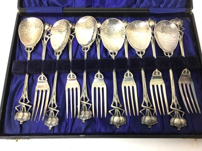 Lot 53 - Set of Art Nouveau silver plated dessert cutlery comprising six spoons and six forks with hammered bowls and poppy head terminals ro the handles, in fitted box