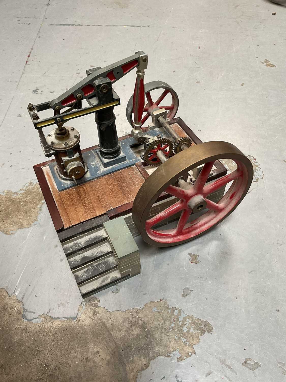 Lot 1978 - Scratch built miniature engine