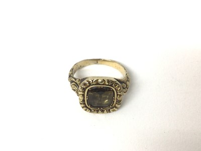 Lot 80 - Georgian yellow metal signet ring