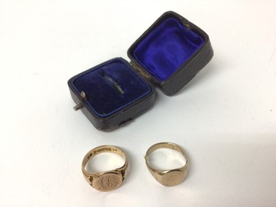 Lot 79 - Two 9ct gold signet rings