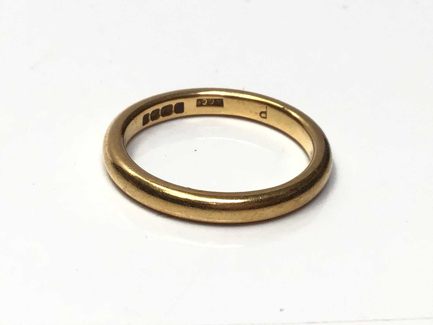Lot 57 - 22ct gold wedding ring