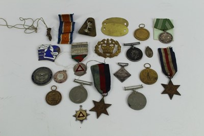 Lot 722 - First World War pair comprising War and Victory medals named to 25-718 SJT. J. Welsh. North'D Fus.