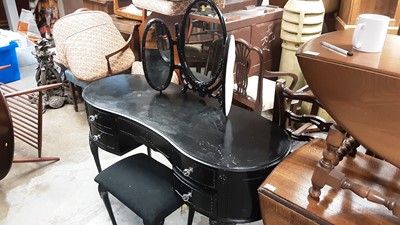 Lot 999 - Kidney shaped dressing table and stool, with folding mirror