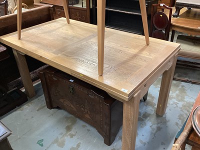 Lot 906 - Contemporary light oak draw leaf dining table