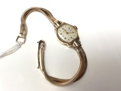 Lot 30 - Ladies 9ct gold Cyma wristwatch