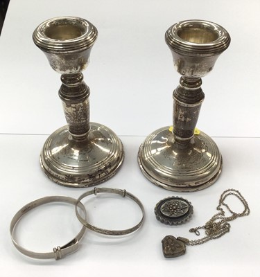 Lot 666 - Pair of silver dwarf candlesticks, together with a group of silver jewellery