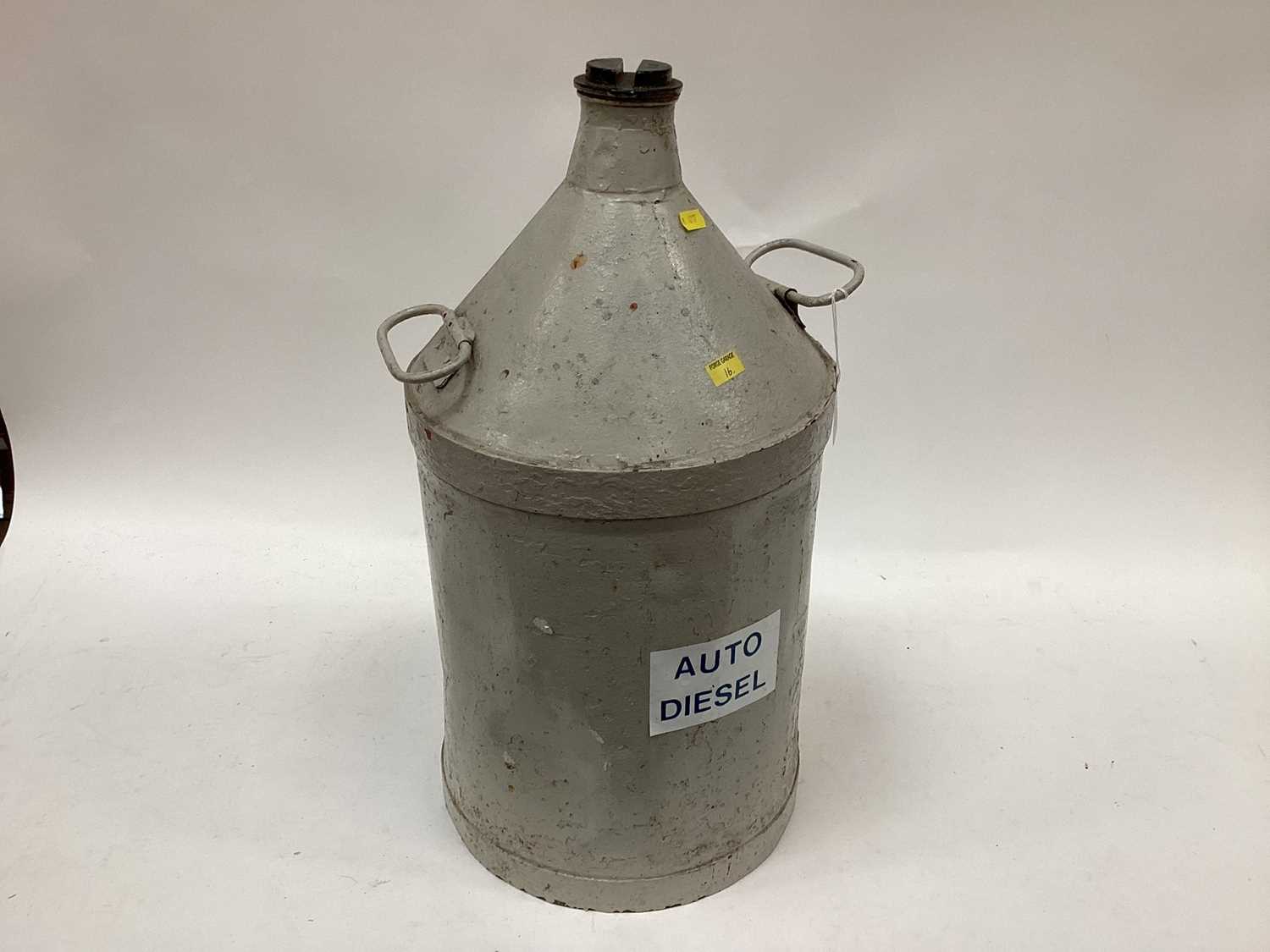 Lot 2026 - Vintage petrol can